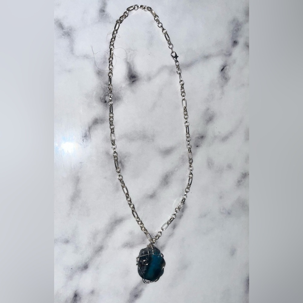 Women’s stone pendant and chain necklace​​